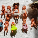 Konvolut 11 Püppchen Puppen Puppenstube vintage Spielzeug Porzelan Gummi Celuloi